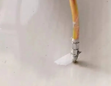 紫云瓷砖空鼓维修公司专业解答在瓷砖铺贴过程中，如果使用的砂料过粗（如全部使用了粗砂），可能会导致以下问题